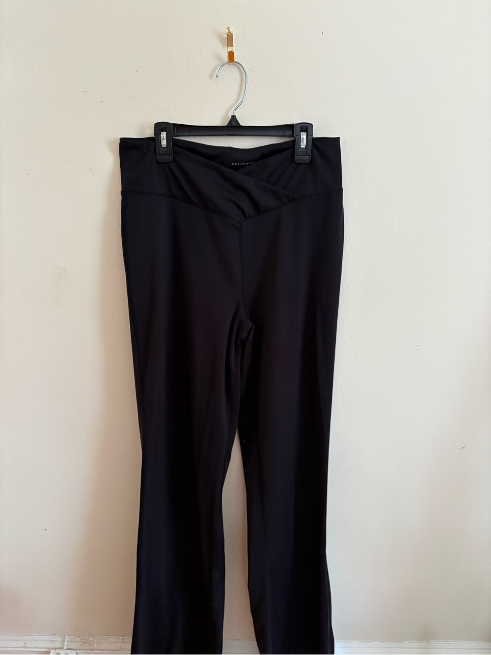 Aeropostale Black V-Crossover Waist Leggings